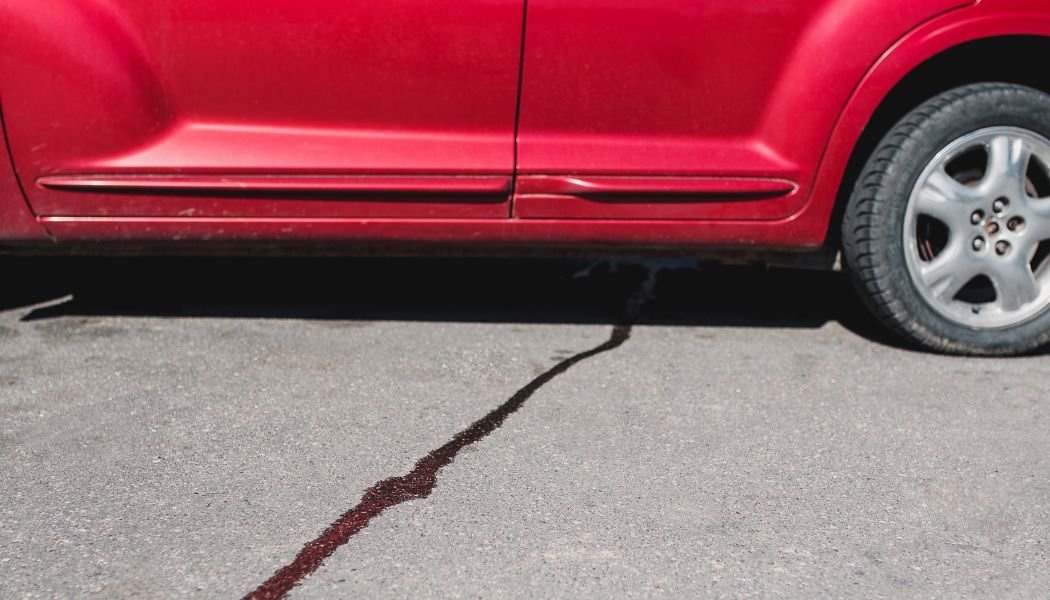 Bala po raudonu automobiliu